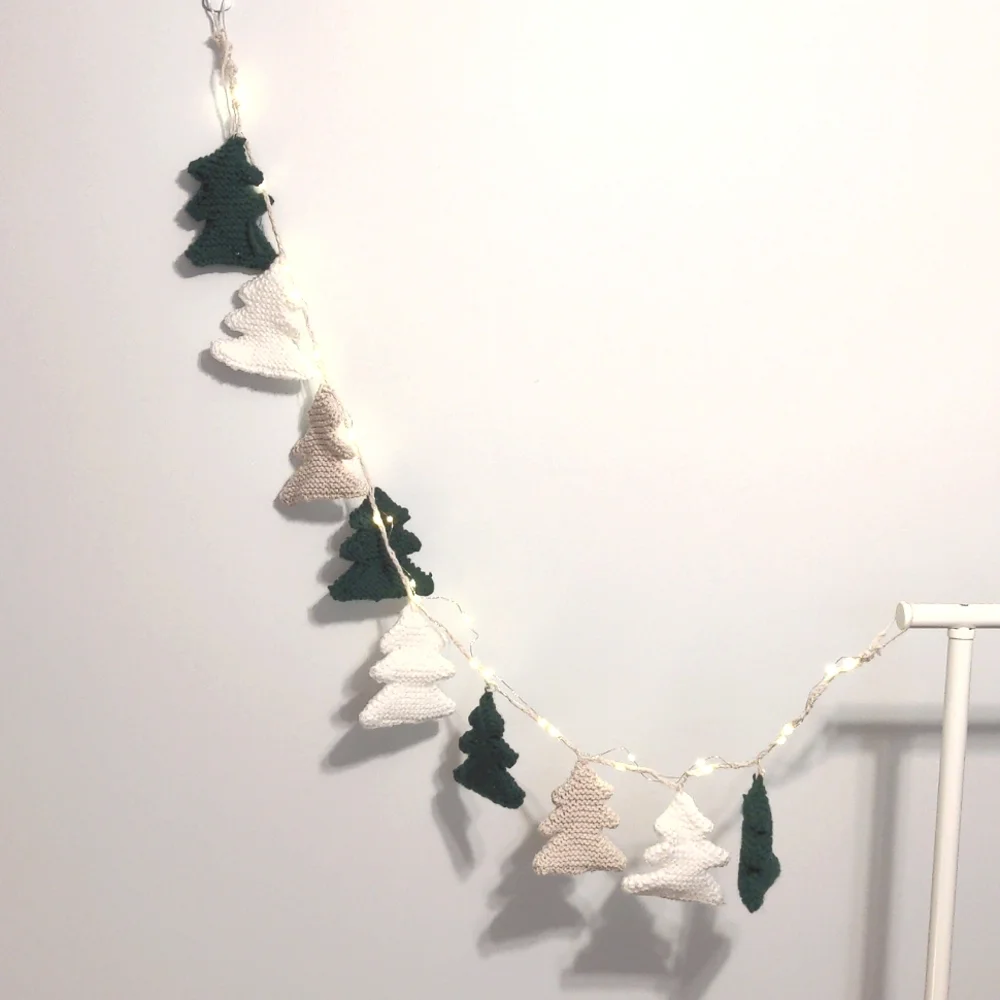 Lights Up **** Knitted Christmas tree garland 🌲❄️⛄🎄